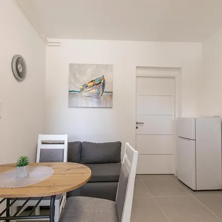 Apartments Tina Stinjan Pula Exterior photo