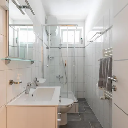 Apartments Tina Stinjan Pula Exterior photo