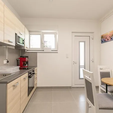 Apartments Tina Stinjan Pula Exterior photo